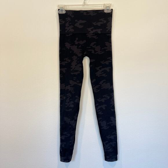 Spanx Seamless Black and Gray Camo Leggings Women's M - Picture 1 of 7